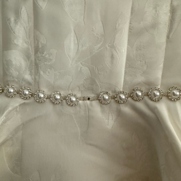 (NWT) V. Chapman White Tiered Dress with Pearl Details - Luciana - Picture 3 of 6